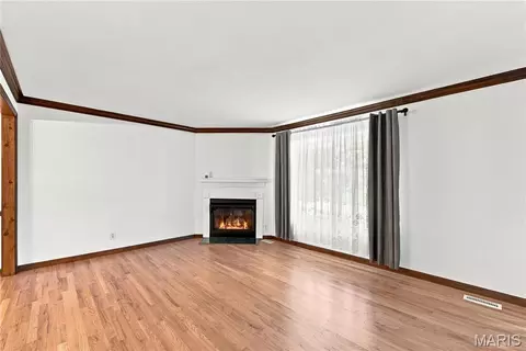 Living - 205 Morewood Dr, Manchester, MO 63011 photo 2 of 3