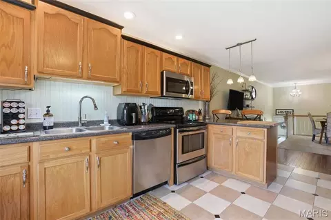 Kitchen - 508 Pacific Estates Dr, Pacific, MO 63069 photo 4 of 4