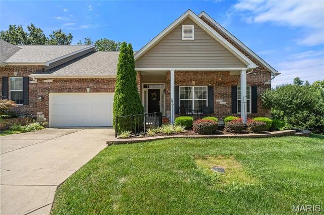 5230 Hollow Wood Ct, Saint Louis, MO 63128