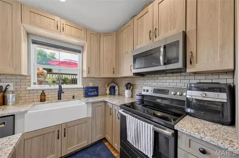 Kitchen - 6402 High Meadow Dr, O'fallon, MO 63368 photo 4 of 4
