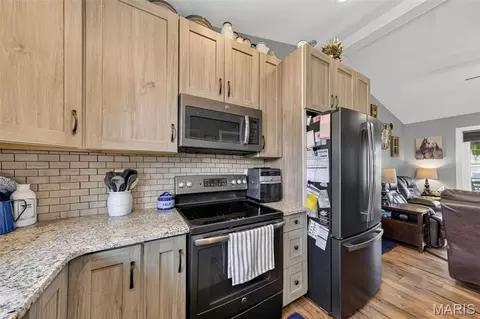 Kitchen - 6402 High Meadow Dr, O'fallon, MO 63368 photo 3 of 4