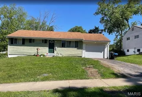 7753 Paddington Dr, Saint Louis, MO 63121