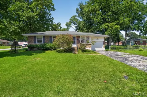 9765 Colony Dr, Saint Louis, MO 63137