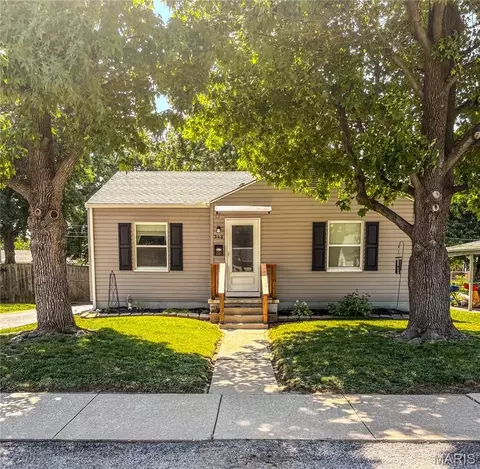346 12th St, Wood River, IL 62095