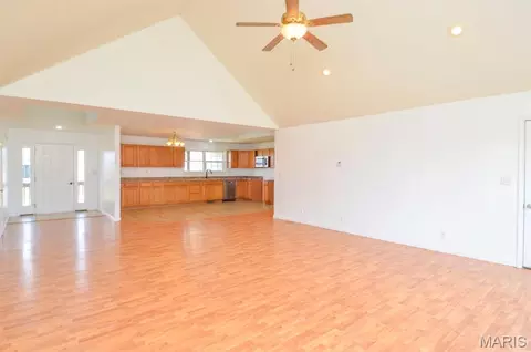 Living - 1031 Franklin Ct, Sullivan, MO 63080 photo 3 of 3