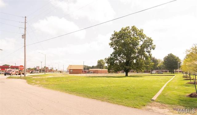 304 N E St, Poplar Bluff, MO 63901