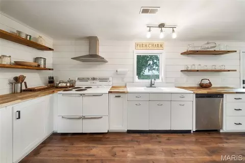 Kitchen - 5293 Highway O, Rolla, MO 65401 photo 3 of 3