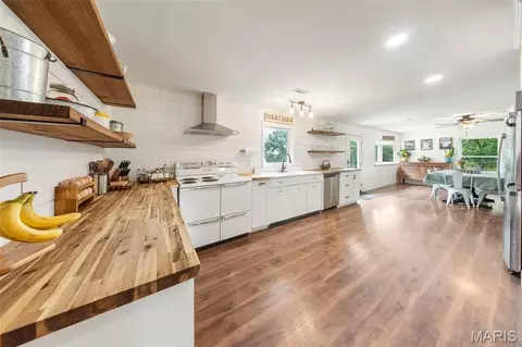 Kitchen - 5293 Highway O, Rolla, MO 65401 photo 2 of 3
