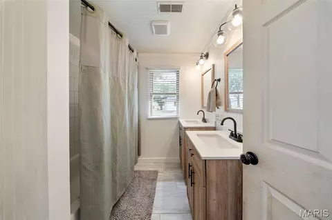 Bath - 5293 Highway O, Rolla, MO 65401 photo 1 of 2