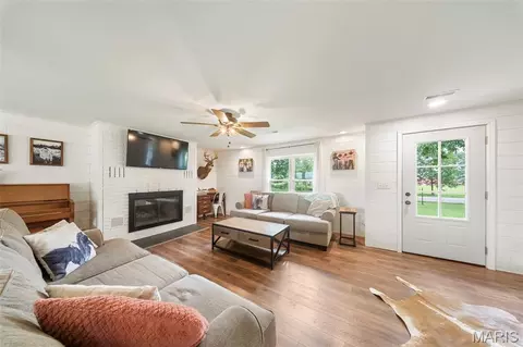 Living - 5293 Highway O, Rolla, MO 65401 photo 2 of 3