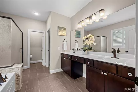 Bath - 605 Joyce Ann Dr, Manchester, MO 63021 photo 1 of 4