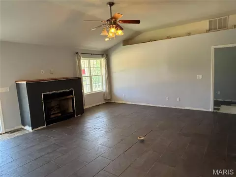 Living - 16531 Hoyt, Saint Robert, MO 65584 photo 2 of 3