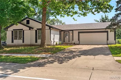 231 Laurelwood Dr, Saint Peters, MO 63376