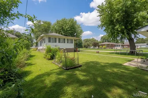Exterior - 610 N 4th St, Benld, IL 62009 photo 6 of 8