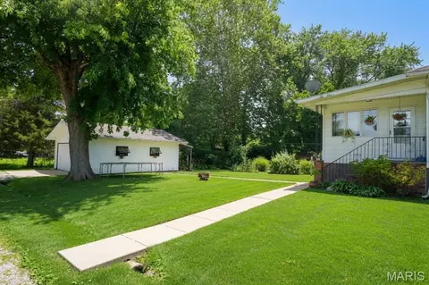 Exterior - 610 N 4th St, Benld, IL 62009 photo 5 of 8