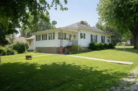 Exterior - 610 N 4th St, Benld, IL 62009 photo 3 of 8