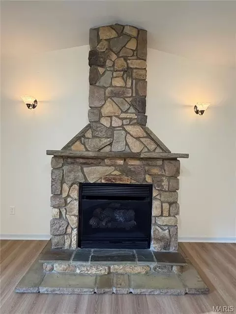 Living - 24630 Taylor Ln, Saint Robert, MO 65584 photo 3 of 5