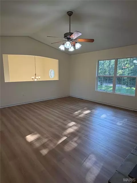 Living - 24630 Taylor Ln, Saint Robert, MO 65584 photo 5 of 5