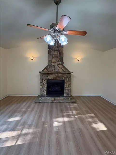 Living - 24630 Taylor Ln, Saint Robert, MO 65584 photo 2 of 5