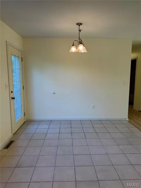 Dining - 24630 Taylor Ln, Saint Robert, MO 65584 photo 1 of 1