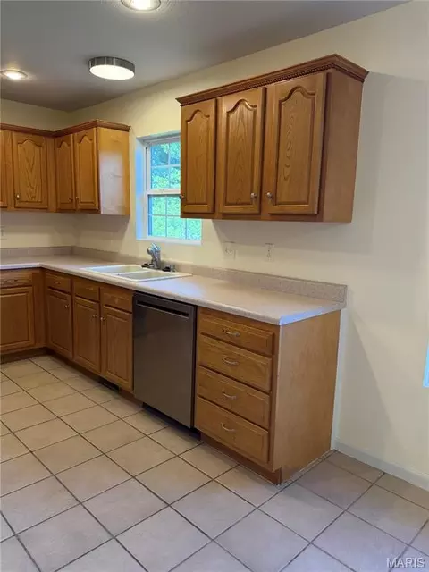 Kitchen - 24630 Taylor Ln, Saint Robert, MO 65584 photo 2 of 4