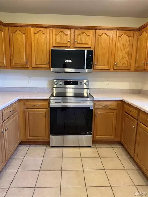 Kitchen - 24630 Taylor Ln, Saint Robert, MO 65584 photo 3 of 4