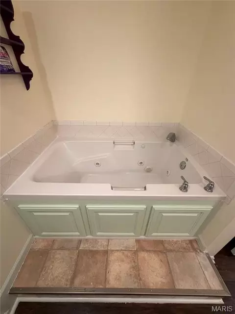 Bath - 24630 Taylor Ln, Saint Robert, MO 65584 photo 6 of 7