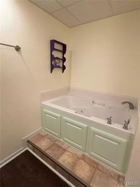 Bath - 24630 Taylor Ln, Saint Robert, MO 65584 photo 5 of 7