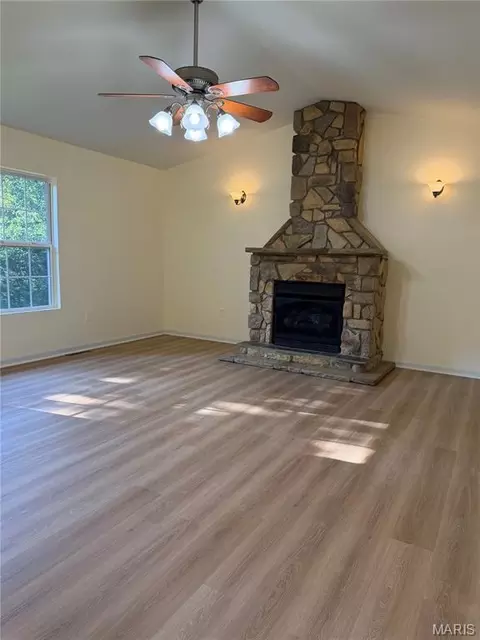 Living - 24630 Taylor Ln, Saint Robert, MO 65584 photo 1 of 5