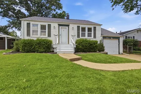 1367 Spellman Ave, Crestwood, MO 63126