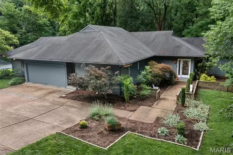 109 N Ballas Rd #B, Kirkwood, MO 63122