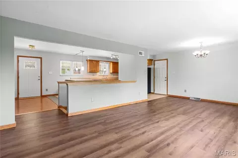 Living - 1316 Thomas Dr, Festus, MO 63028 photo 3 of 4
