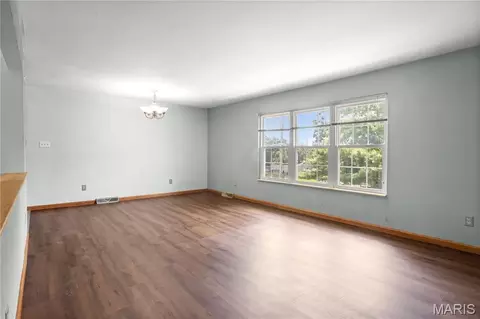 Living - 1316 Thomas Dr, Festus, MO 63028 photo 2 of 4