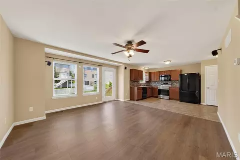 Living - 607 Spring Mnr, O'fallon, MO 63368 photo 1 of 4