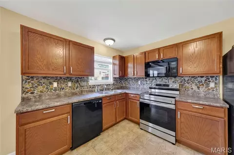 Kitchen - 607 Spring Mnr, O'fallon, MO 63368 photo 1 of 2