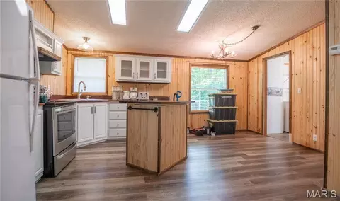 Kitchen - 17340 County Road 252, Bloomfield, MO 63825 photo 2 of 3