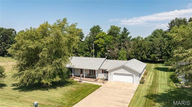 13080 Prairie Trl, Carlinville, IL 62626