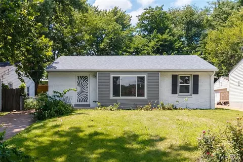145 Chateau Dr, Florissant, MO 63031
