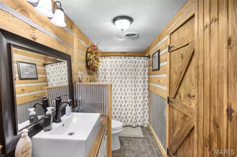 Bath - 16343 Shady Mount Dr, Dexter, MO 63841 photo 1 of 2
