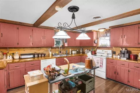 Kitchen - 16343 Shady Mount Dr, Dexter, MO 63841 photo 4 of 5