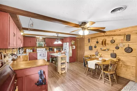 Kitchen - 16343 Shady Mount Dr, Dexter, MO 63841 photo 2 of 5