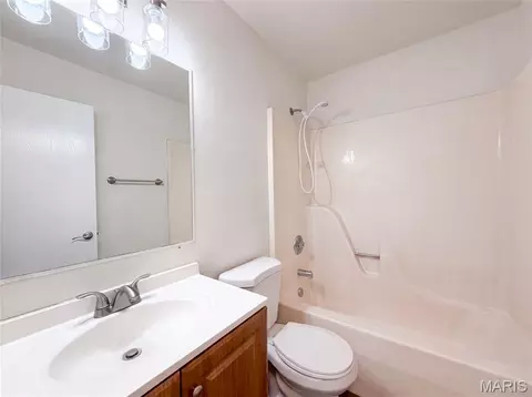 Bath - 1354 Great Warrior Dr, O'fallon, MO 63366 photo 1 of 2