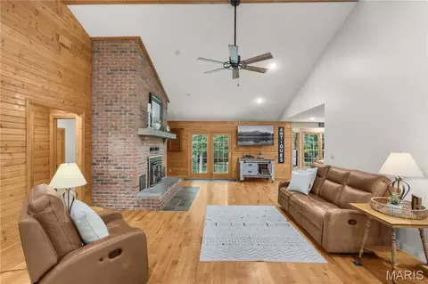 Living - 662 Carolina Pl, Jackson, MO 63755 photo 1 of 2