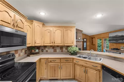Kitchen - 662 Carolina Pl, Jackson, MO 63755 photo 4 of 6