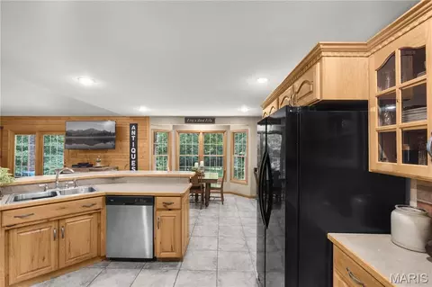 Kitchen - 662 Carolina Pl, Jackson, MO 63755 photo 5 of 6