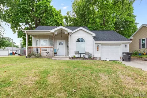 306 Staunton Rd, Troy, IL 62294