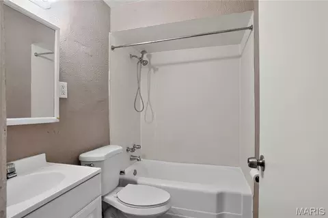 6851 Woodhurst Dr, Berkeley, MO 63134 photo 14