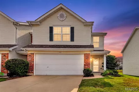 210 Homeshire Cir #55, Wentzville, MO 63385