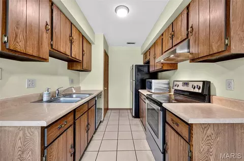 Kitchen - 3 Dixons Ct #G, O'fallon, MO 63366 photo 1 of 2
