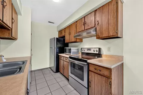 Kitchen - 3 Dixons Ct #G, O'fallon, MO 63366 photo 2 of 2